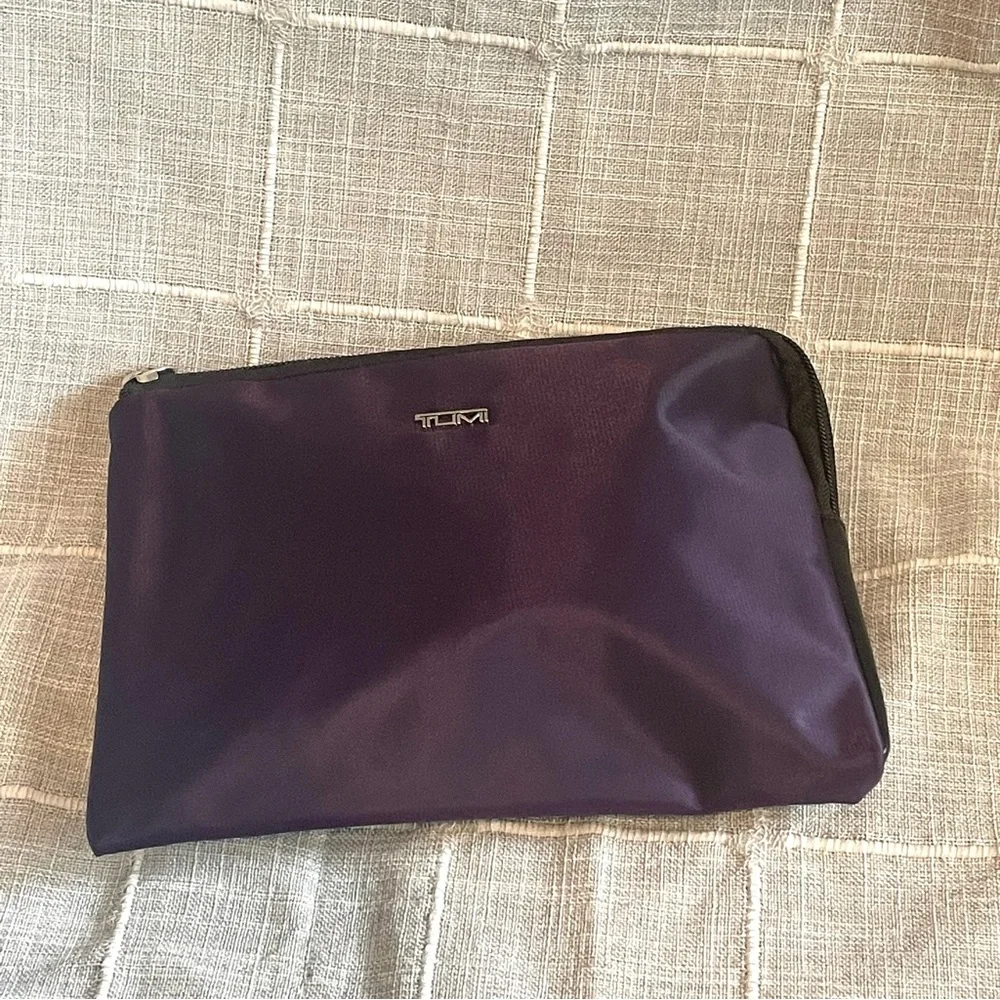 Tumi For Delta Airlines Amenity Toiletry Travel Zipper Bag Empty 6”x8” Purple